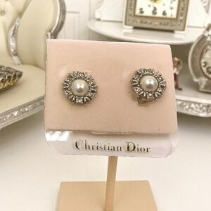New! Dior Sunburst Pearl Clip Earrings – Unworn on Card